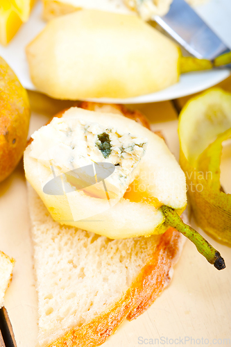 Image of cheese and pears