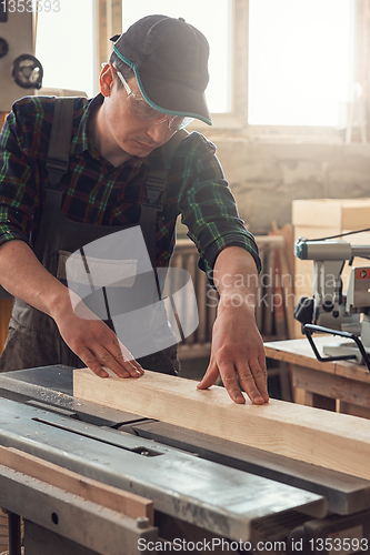 Image of Worker making the wood box