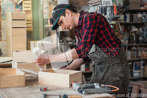 Image of Worker making the wood box