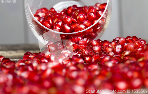 Image of grains of ordinary red pomegranate