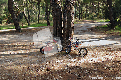 Image of children's bikes with training wheels