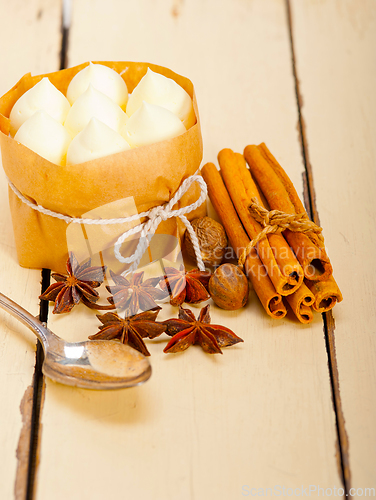 Image of vanilla and spice cream cake dessert