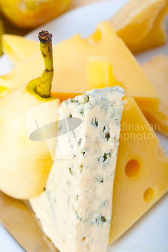 Image of fresh pears and cheese