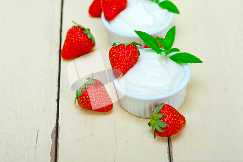 Image of organic Greek yogurt and strawberry