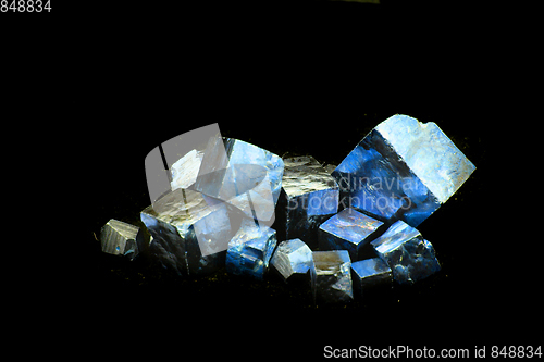 Image of golden cubes mineral
