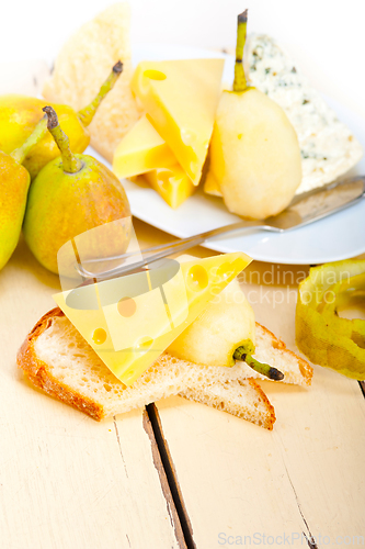 Image of fresh pears and cheese