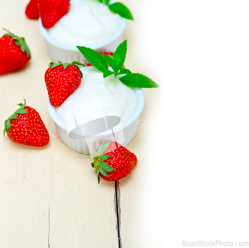 Image of organic Greek yogurt and strawberry