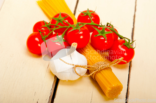 Image of Italian basic pasta ingredients