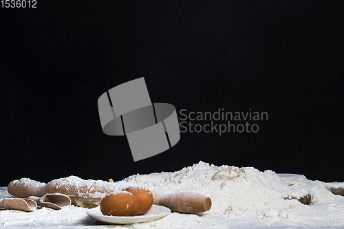 Image of eggs, white wheat flour