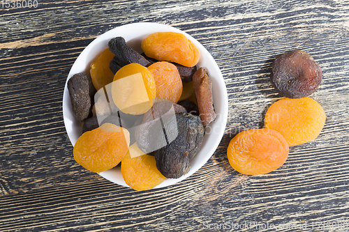 Image of dehydrated dried apricots