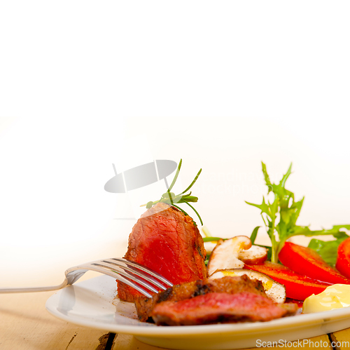 Image of beef filet mignon grilled with vegetables