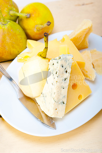 Image of fresh pears and cheese