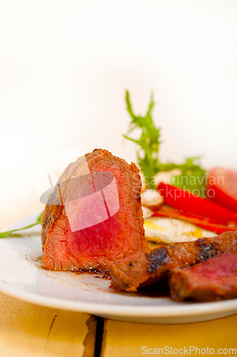 Image of beef filet mignon grilled with vegetables