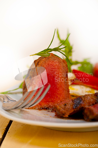 Image of beef filet mignon grilled with vegetables