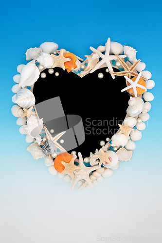 Image of Seashell Pearl Seaweed and Sea Glass Heart Shape Wreath