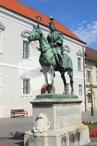 Image of Memorial of Andras Hadik sitting on a horse in Budapest