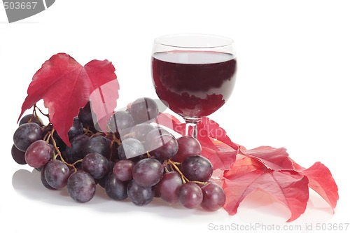 Image of Red wine with grapes