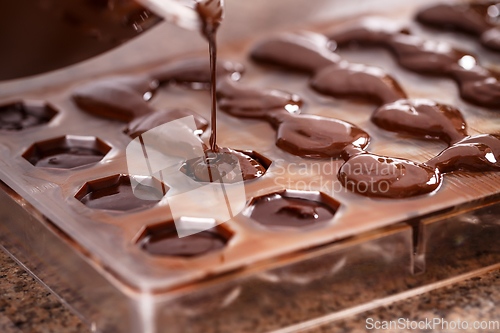 Image of Putting chocolate in mold