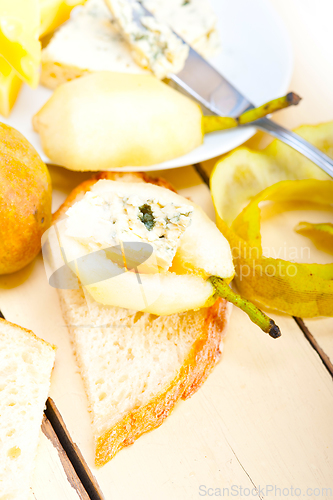 Image of cheese and pears