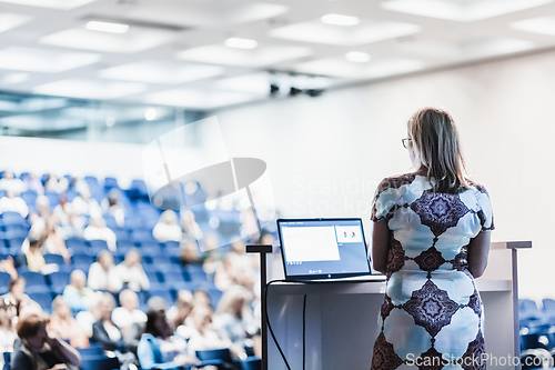 Image of Public speaker giving talk at Business Event.