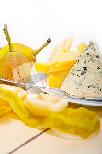 Image of fresh pears and cheese