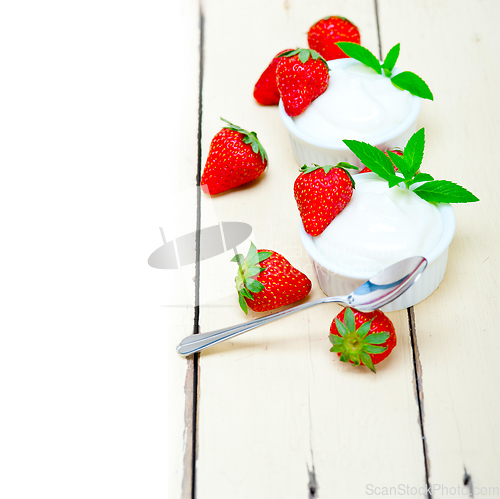 Image of organic Greek yogurt and strawberry