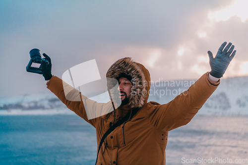 Image of A photographer in the cold Skavdinava regions tries to take a photo for journalism in a strong winter storm