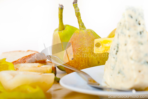 Image of fresh pears and cheese