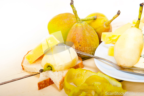 Image of fresh pears and cheese