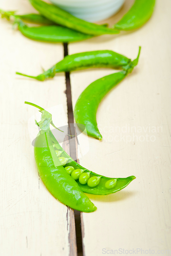 Image of hearthy fresh green peas