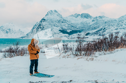 Image of A Muslim traveling through arctic cold regions while performing the Muslim prayer namaz during breaks