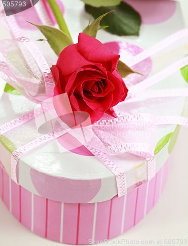 Image of Present box and rose