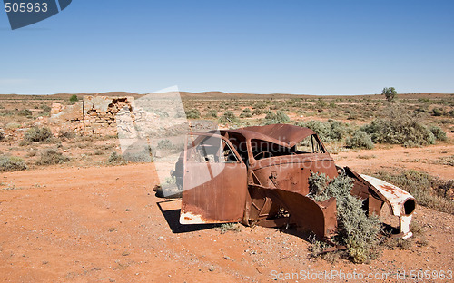 Image of old car in the desert