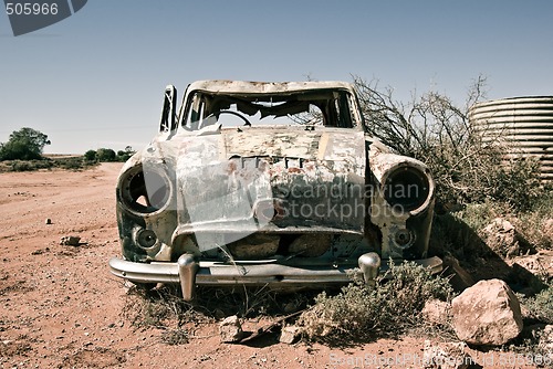 Image of old car in the desert