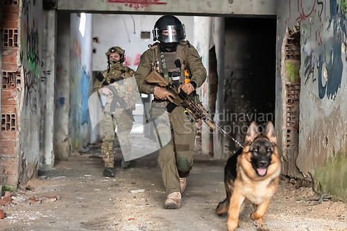 Image of Modern Warfare Soldiers with military working dog in action on the battlefield.