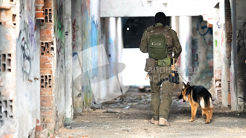 Image of Modern Warfare Soldiers with military working dog in action on the battlefield.