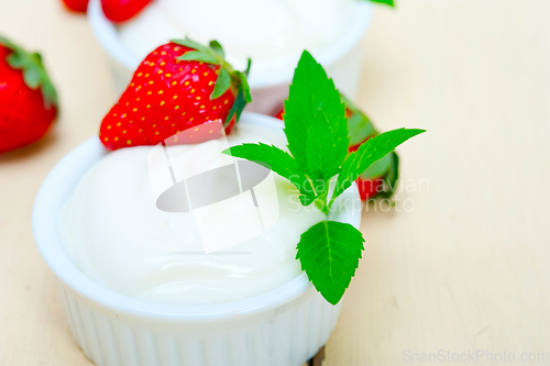 Image of organic Greek yogurt and strawberry