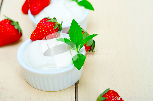 Image of organic Greek yogurt and strawberry