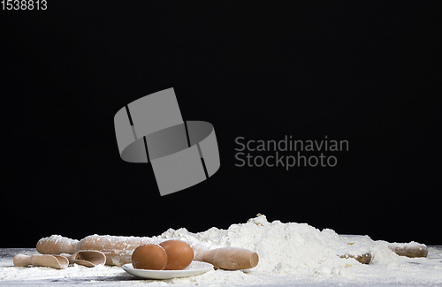 Image of eggs, white wheat flour