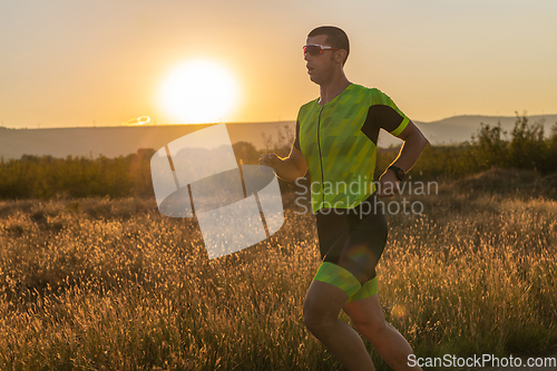 Image of Triathlete in professional gear running early in the morning, preparing for a marathon, dedication to sport and readiness to take on the challenges of a marathon.