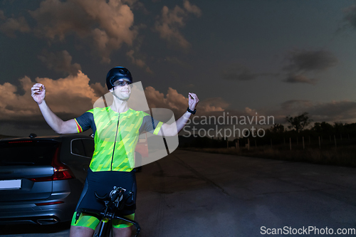 Image of Triathlete in professional gear running early in the morning, preparing for a marathon, dedication to sport and readiness to take on the challenges of a marathon.