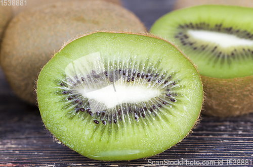 Image of red ripe green kiwifruit