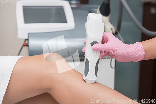 Image of Specialist makes skin tone measurements on a womans leg