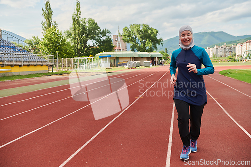 Image of A muslim woman in a burqa sports muslim clothes running on a marathon course and preparing for upcoming competitions