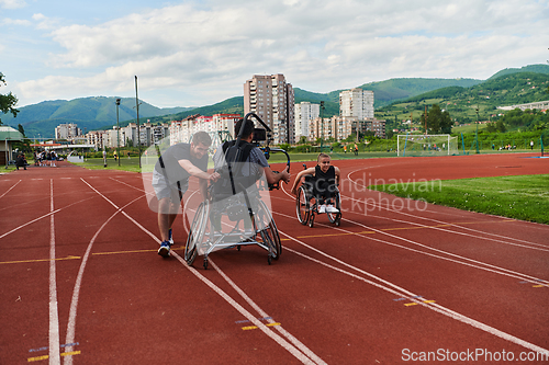 Image of A cameraman filming the participants of the Paralympic race on the marathon course