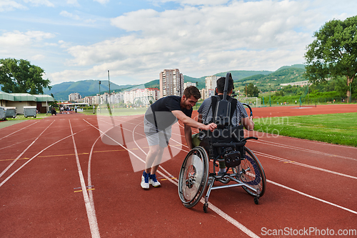 Image of A cameraman filming the participants of the Paralympic race on the marathon course