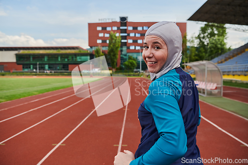 Image of A muslim woman in a burqa sports muslim clothes running on a marathon course and preparing for upcoming competitions