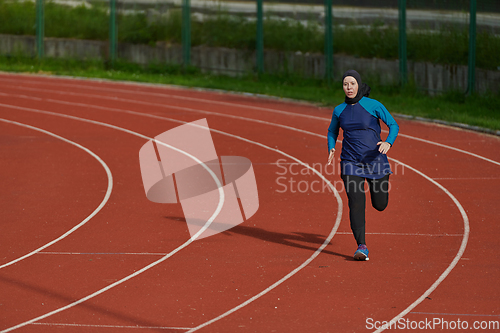 Image of A muslim woman in a burqa sports muslim clothes running on a marathon course and preparing for upcoming competitions