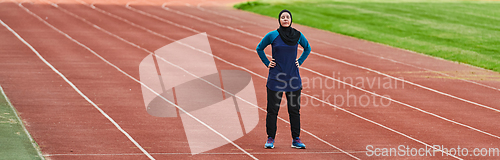 Image of A muslim woman in a burqa sports muslim clothes running on a marathon course and preparing for upcoming competitions