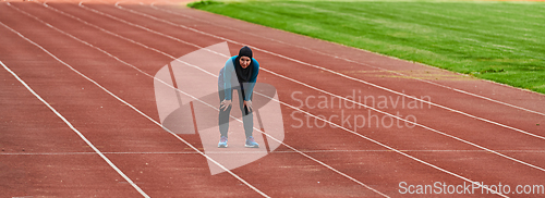 Image of A muslim woman in a burqa sports muslim clothes running on a marathon course and preparing for upcoming competitions